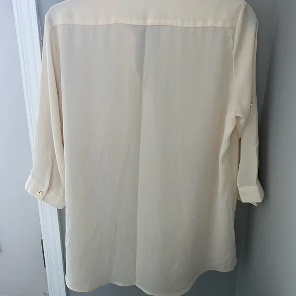 [💙🆓] Must have — Cream short sleeve polyester blouse with gold accents - Picture 12 of 12